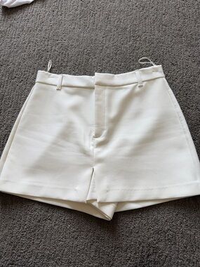 Classic White High-Waist Women's Skort